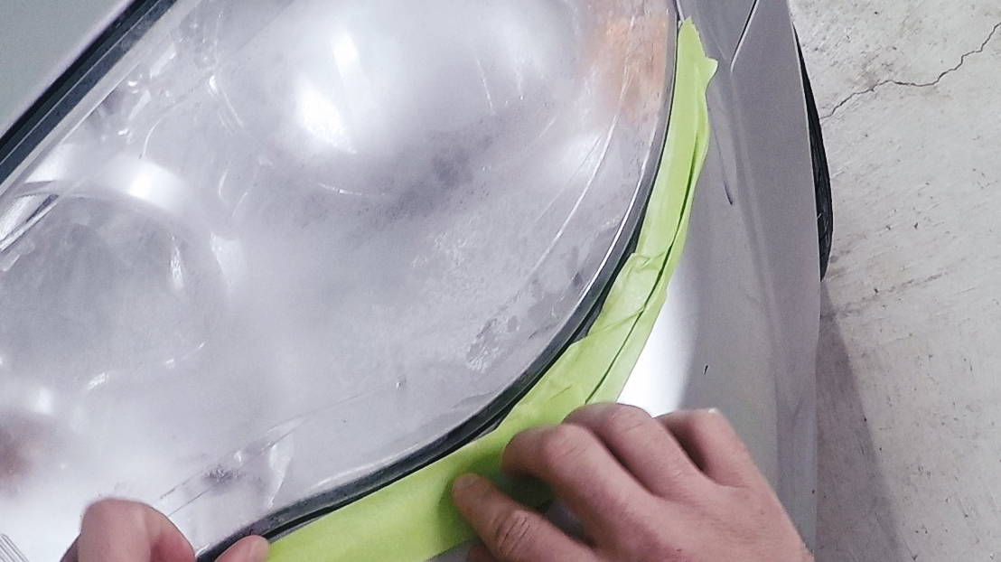 1.Apply masking tape around the headlight